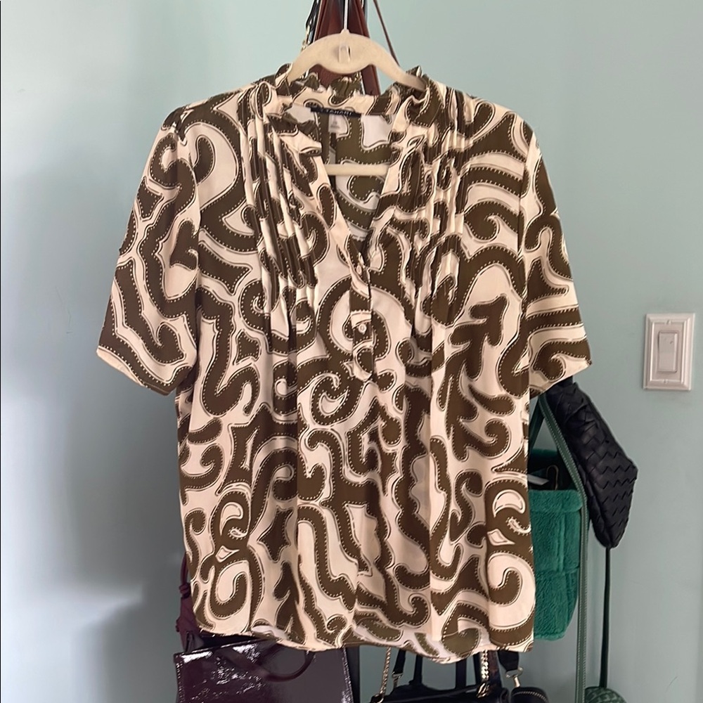 Tahari Cream and Khaki Graphic Short Sleeve Blouse